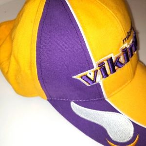 Minnesota Vikings yellow 💛 colorway predominantly Velcro back cap.pre bent bill